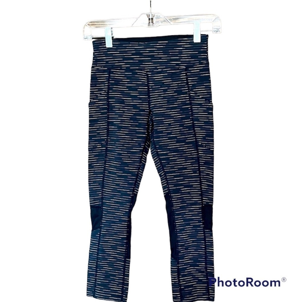 Calvin Klein Performance Leggings ladies size XS, mesh on legs.